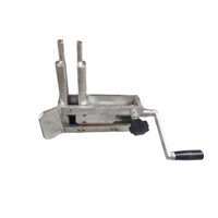 Prenosný ručný držiak na viazanie drôtenej hadice